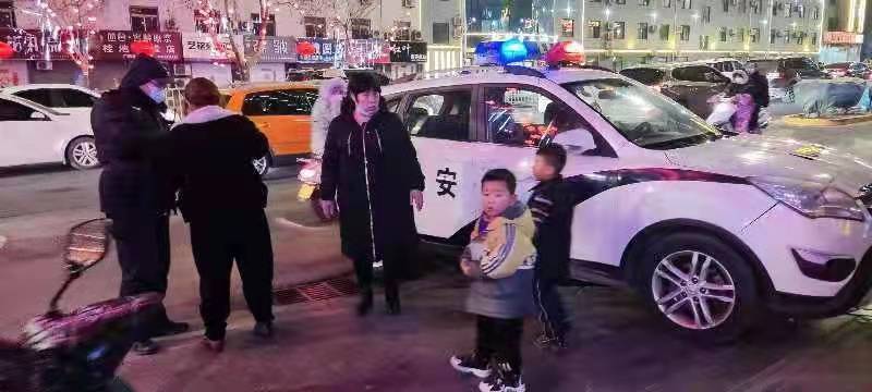 武安巡警力助市民寻找俩小伙伴