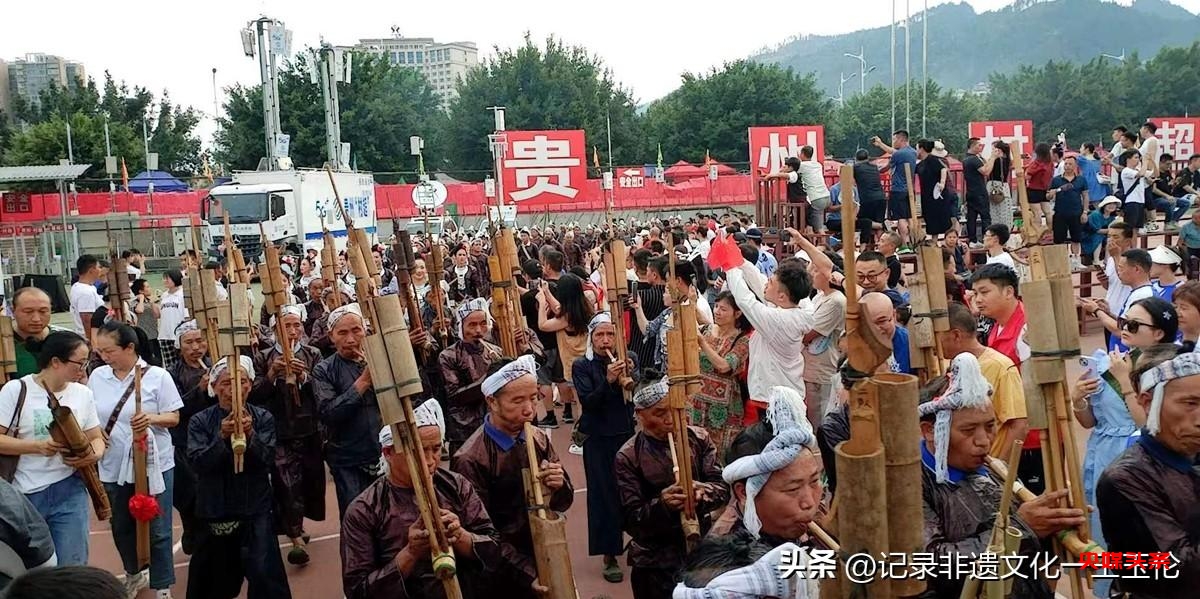 岜沙苗寨、加榜、占里、小黄，“贵州村超”催生旅游热圈