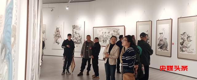 金秋盛放，艺术之光——杨小吾画展开幕式暨书画集首发式璀璨启幕